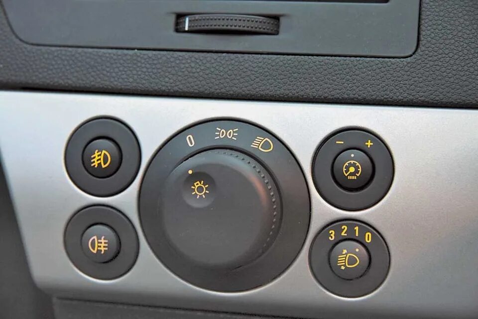 Из чего состоит фара автомобиля ваз 2112. Как называется блок света. Составные части блока фары ваз 2110. Блок управления афл опель астра. Дроссель для люминесцентных ламп уби 36-002.