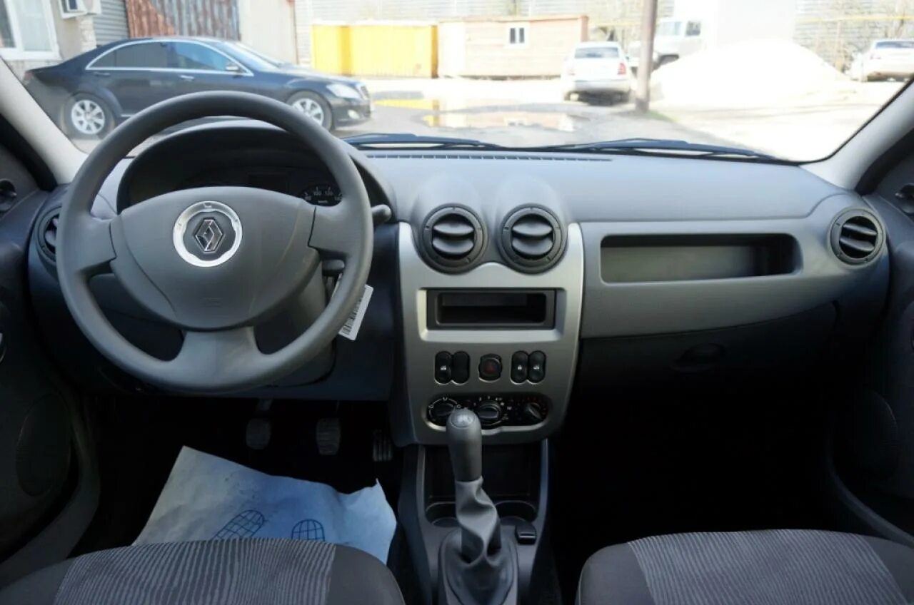 Рено логан 1 выпуска. Renault Logan 1 салон. Логан 1 салон. Рено Логан 2007 салон. Рено Логан 1.4 салон.