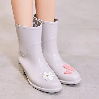 Резиновые сапоги женские короткие