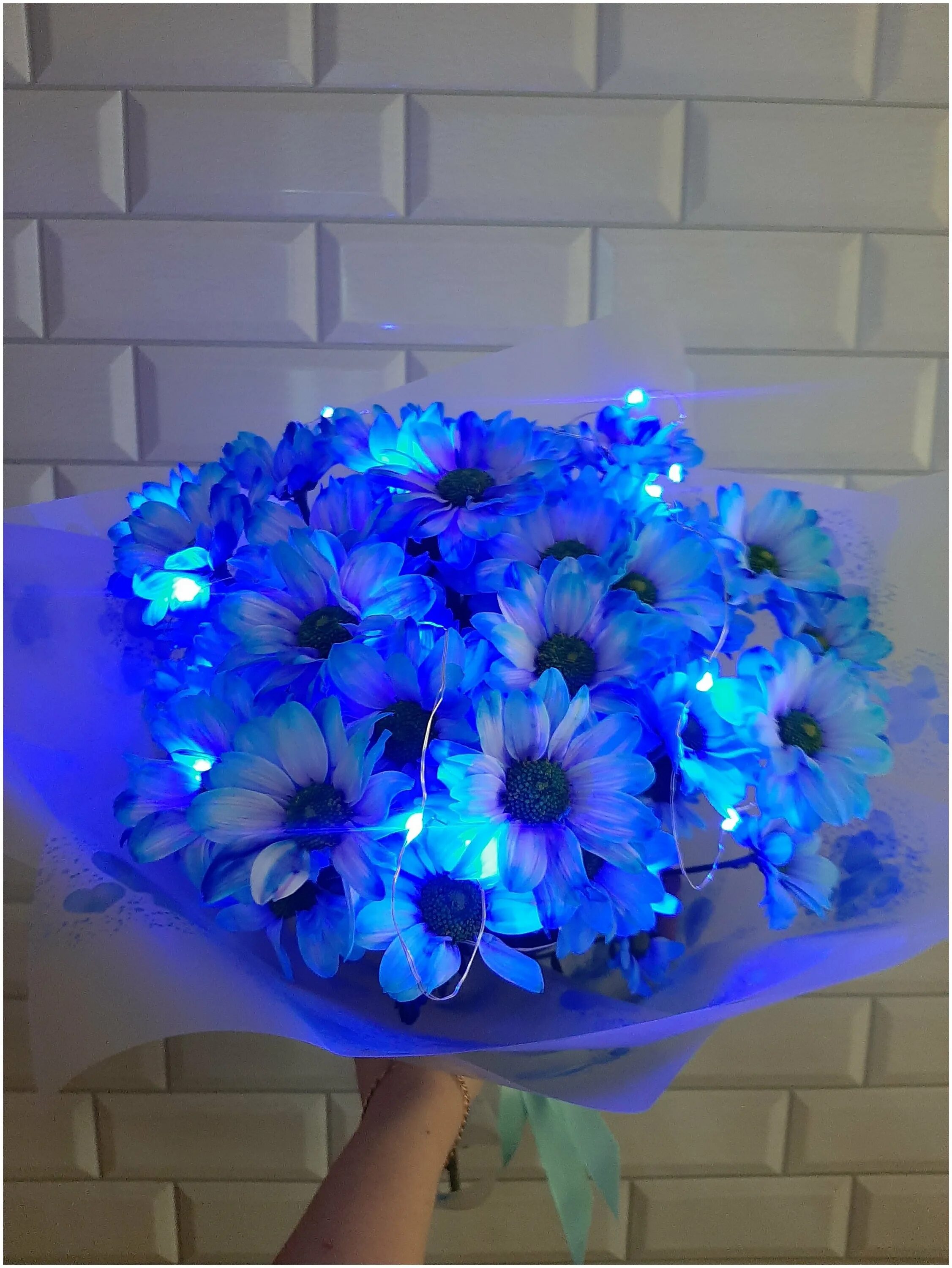 светящийся цветок. мастер класс светящийся букет. как собрать светящийся букет. светящиеся букеты своими руками. букеты из бабочек светящиеся.