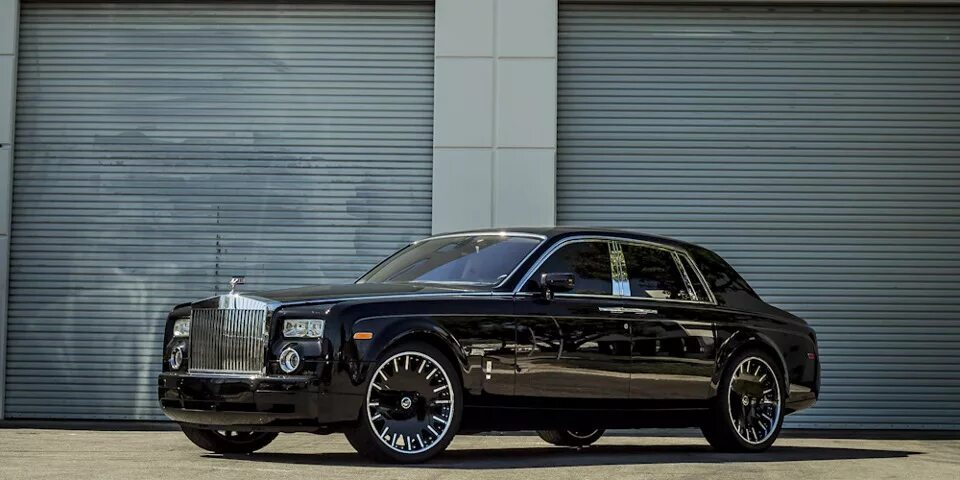 Диски роллс. Rolls-Royce Phantom тюнингованный. Тюнингованный Роллс Ройс Фантом. Rolls Royce Phantom 2010 Tuning. Тюнингованные Rolls Royce Phantom.