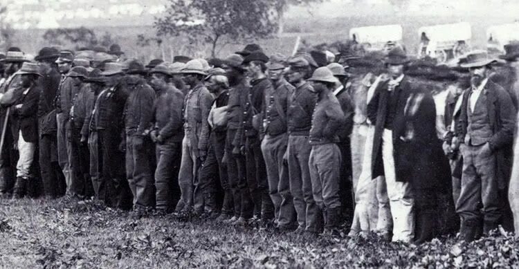 Лагерь конфедератов. Красноармеец 1919. Пленные 1919. Омск 1919. Пленные красноармейцы в польше 1920.
