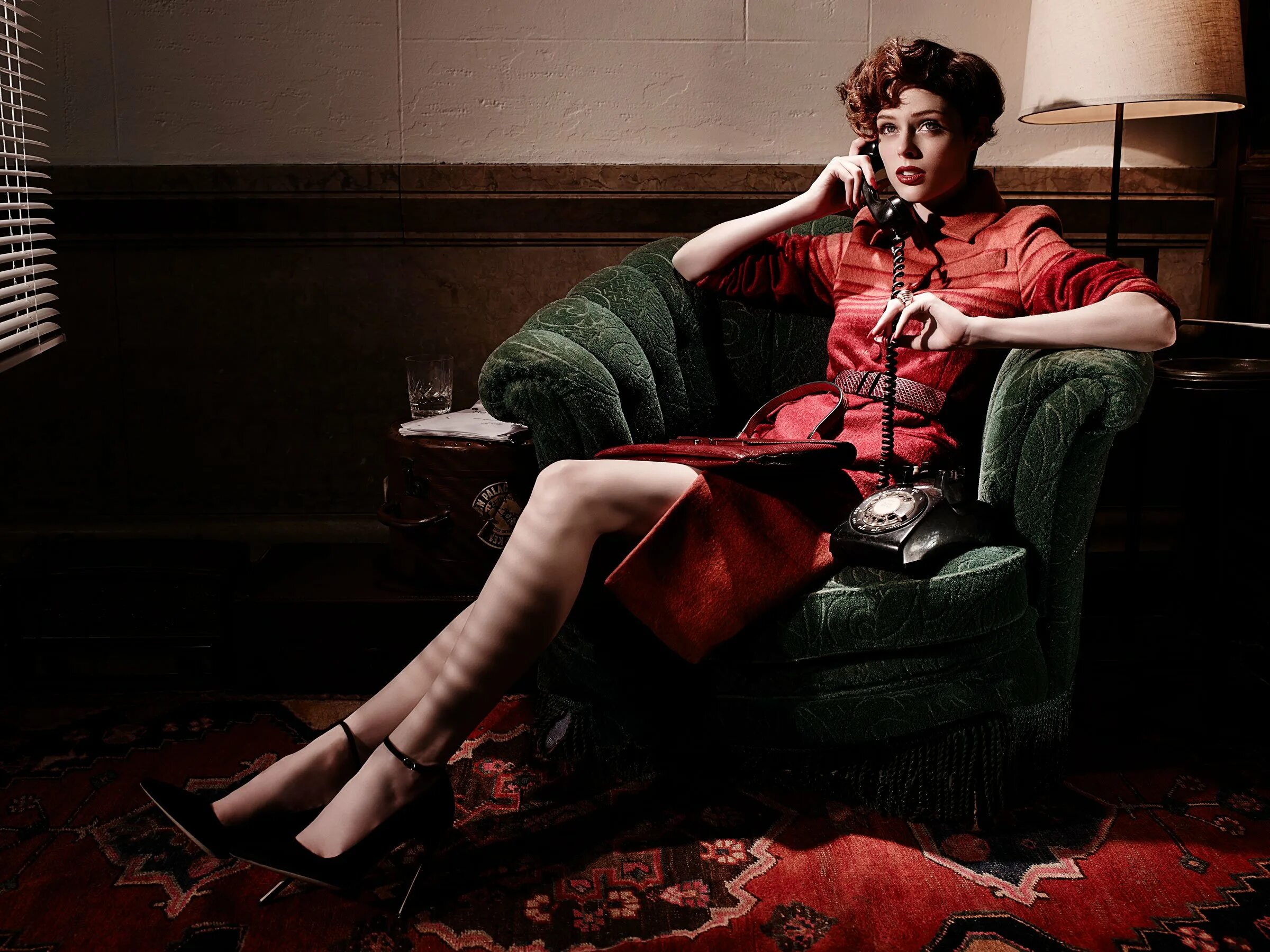 Фемм фаталь. Фам фаталь косметика. Стиль фемме фатале. Фем фаталь. Роковая женщина фам фаталь.