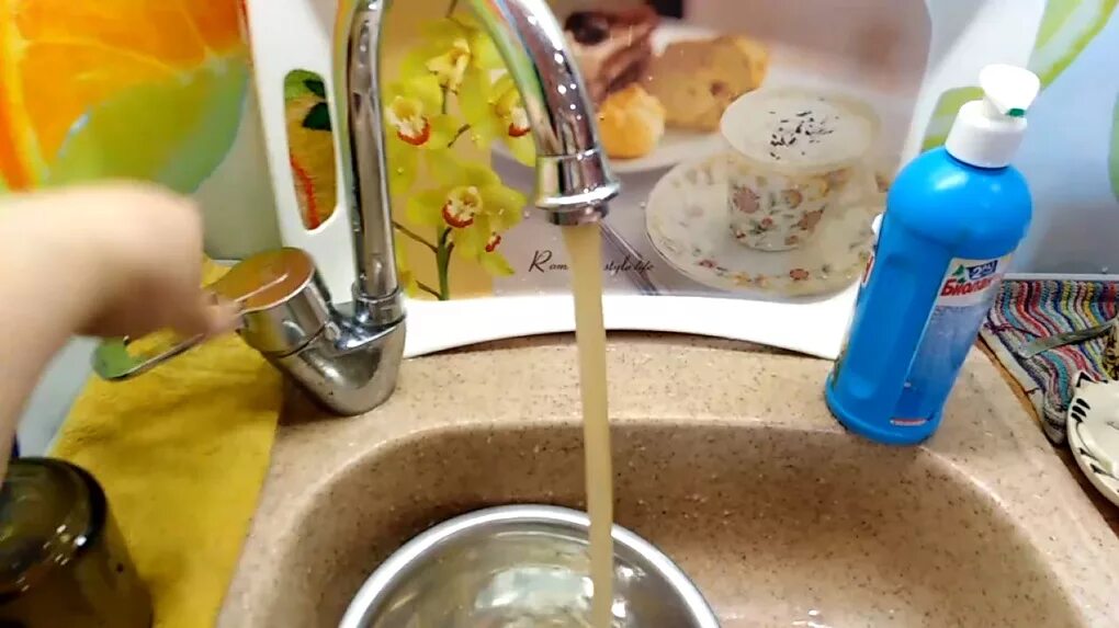 Вода из крана. Отравились водой из под крана. Кран зеленая вода. Некачественная питьевая вода. Чистая вода из крана.