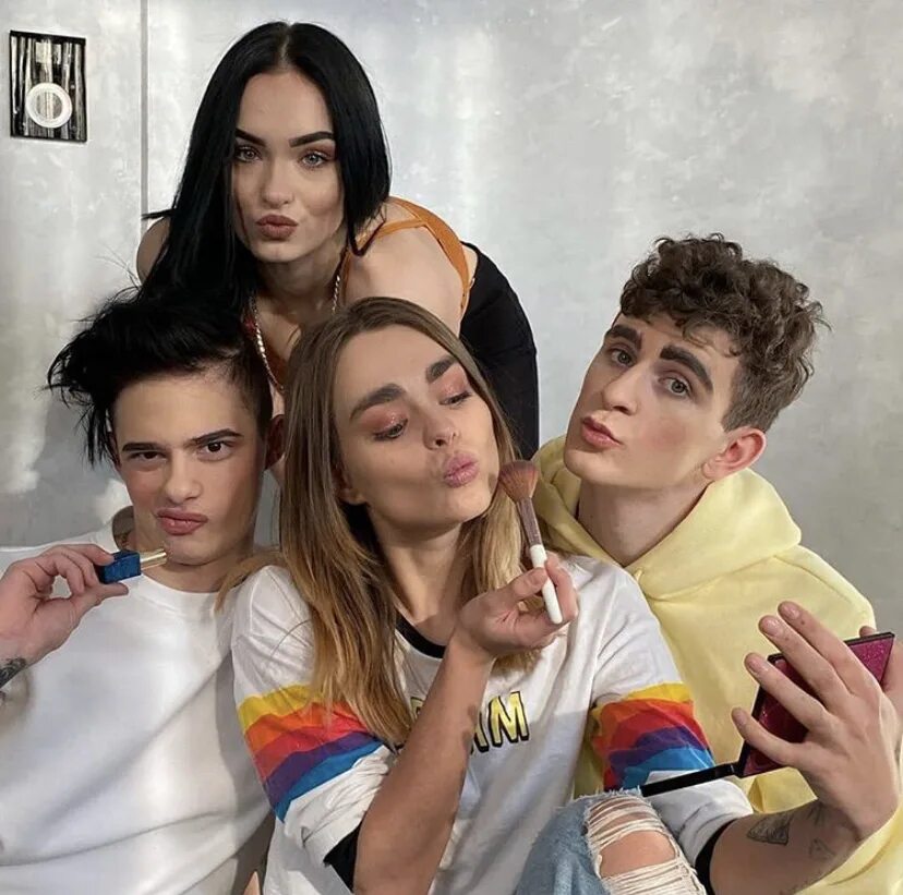 несколько блоггеров на одной картинке. тим хаус участники. дрим тим хаус. Xo team tik tok участники. дрим хаус тик ток участники.