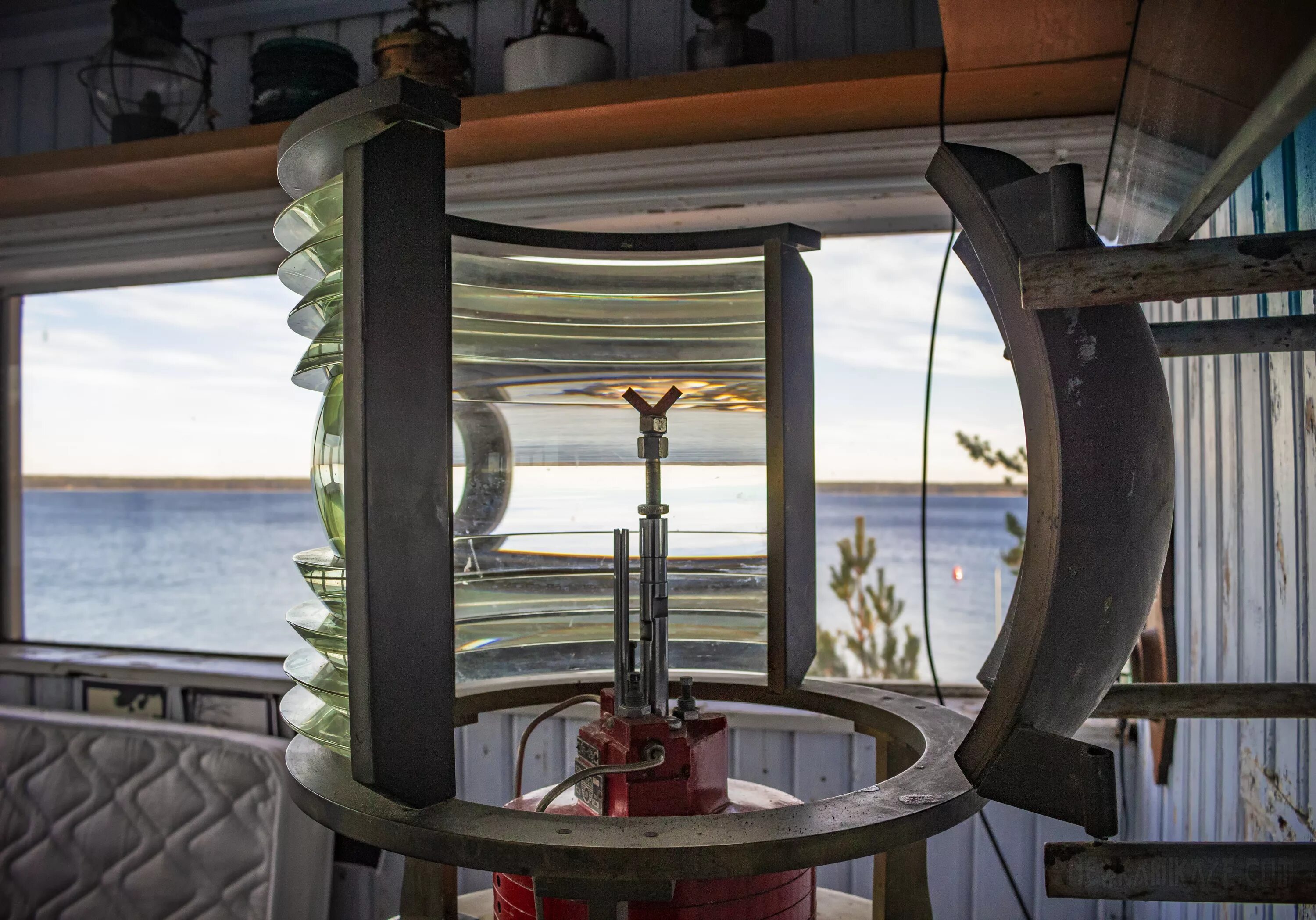 Комната внутри маяка. Маяк тарханкут внутри. Атомный маяк анива внутри. Армирование маяка анива. Херсонесский маяк изнутри.