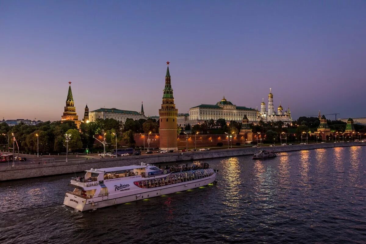 Москва река читать краткое. Реки Москвы. Москва река в Москве. Москва река Кремль. Москва река 4.