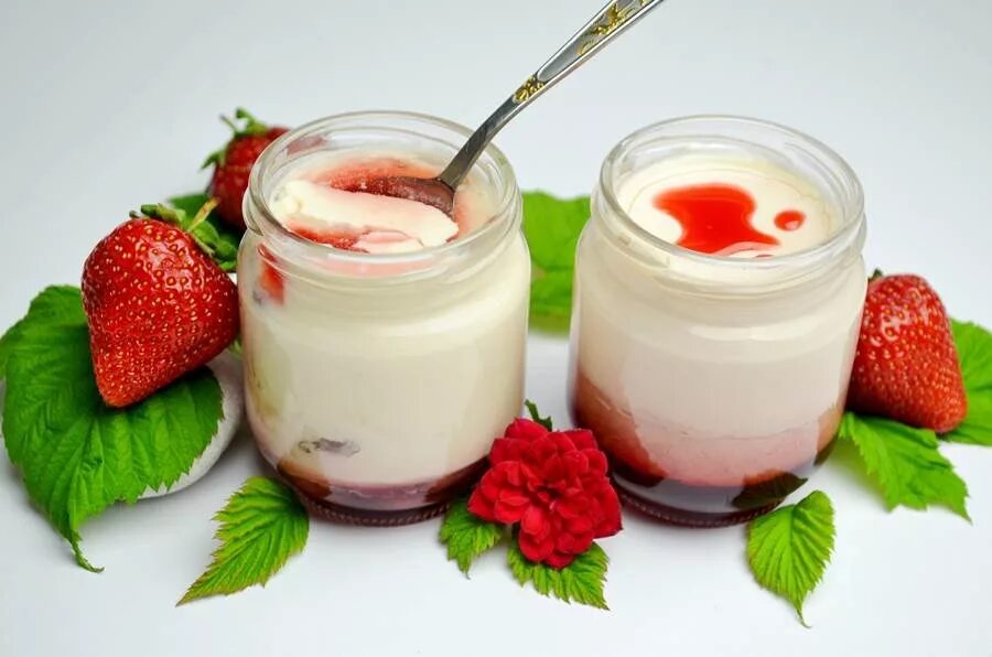 Фото йогурта. Натуральный йогурт домашний. Ароматизированный йогурт. Баночки для домашнего йогурта. Домашний органический йогурт.