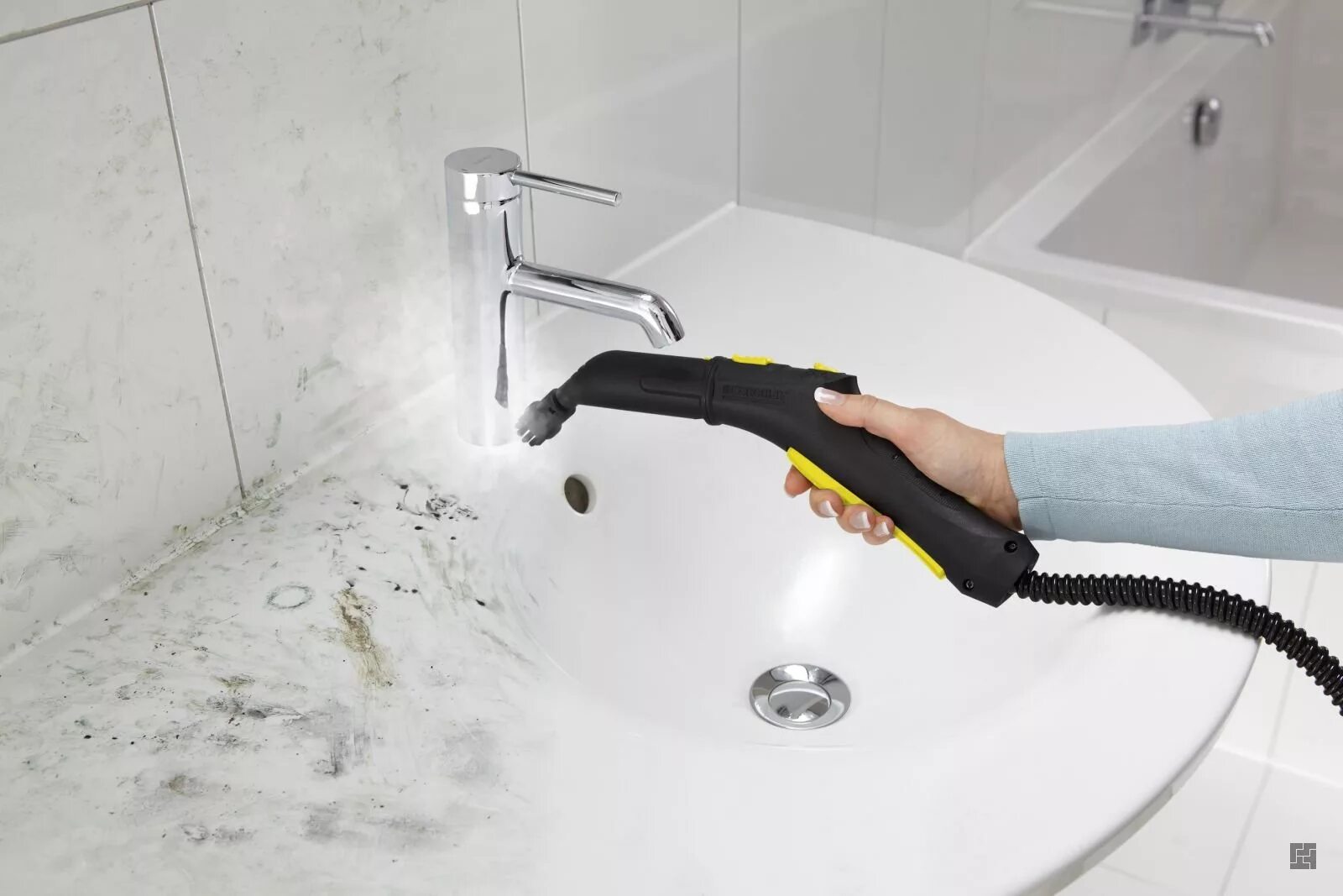 Что лучше отмоет грязь. Пароочиститель Керхер sc2 EASYFIX. Пароочиститель Karcher SC 2. Пароочиститель Керхер SC 1020. Уборка пароочистителем Керхер.