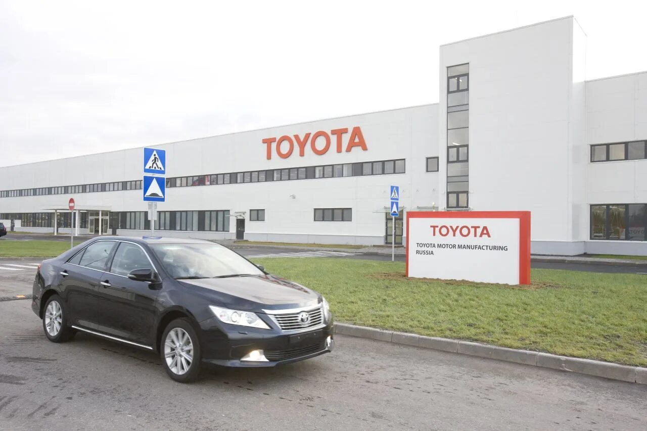 Тойота центр приморский. Тойота парнас. Тойота банк. Завод toyota шушары. Toyota дилер.