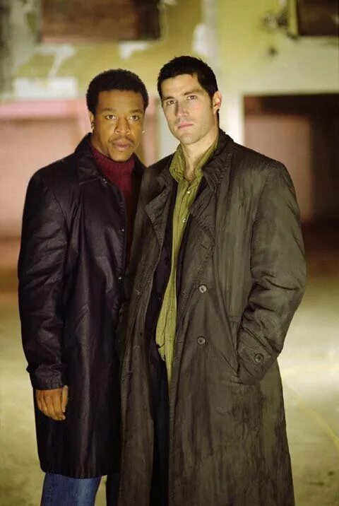 говорящий с призраками 1 сезон. говорящий с призраками сериал 2002 линн коллинз. говорящей с призраками 2002. призраки сериал 2002. призраки сериал 2002–2011.