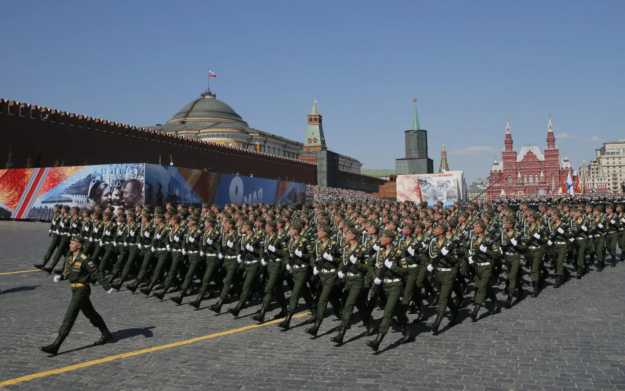 Военный парад. Парад войск на красной площади. 9 Мая парад войск. Парад 9 мая в Москве. Современный парад Победы.