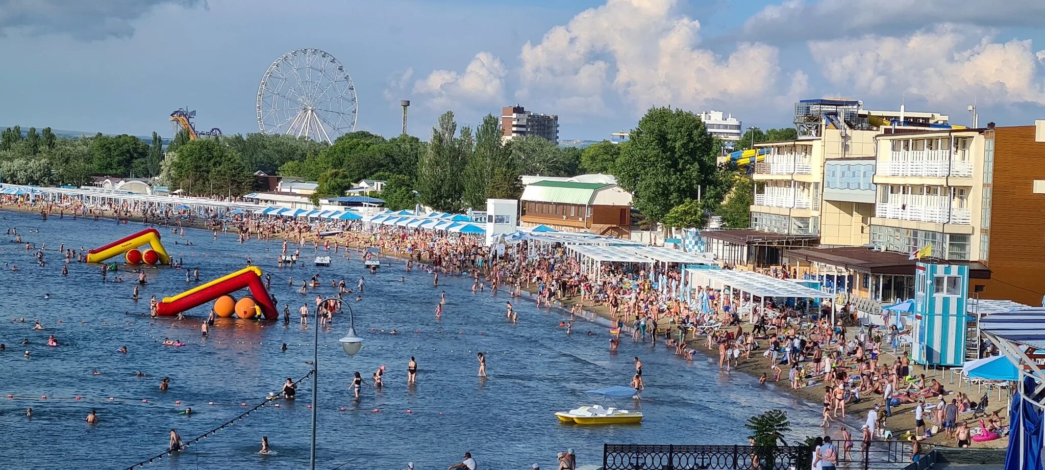 Пансионаты краснодарского пляжа. Центральный пляж Витязево. Витязево пляж 2023. Центральный пляж Витязево 2022. Анапа центр пляж.