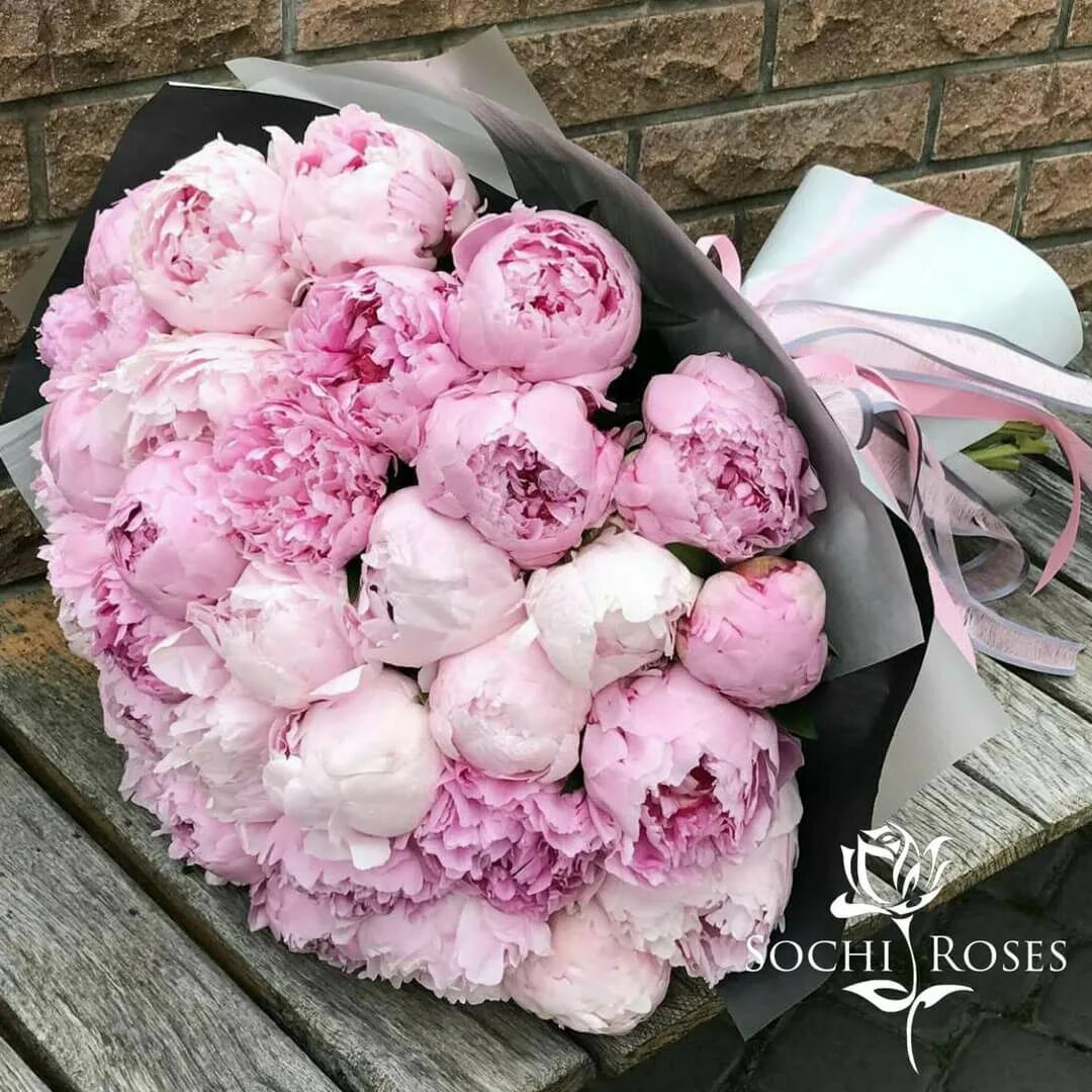 Пион большая роскошь. Роскошь пионов. Роскошь пионов. Роскошь пионов. Букет пионов 2000x700.