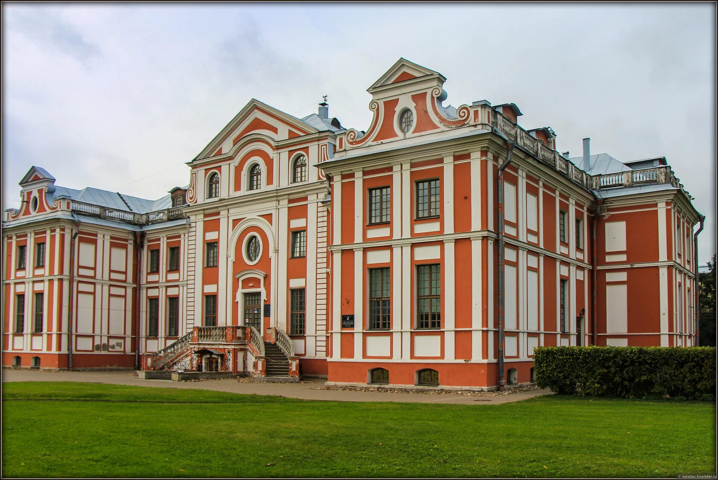 каменные палаты 17 века москва. грановитая палата кремль москва. гранитовая палата в московском кремле. гранатовистая рплата московского кремля. кикины палаты в санкт-петербурге.