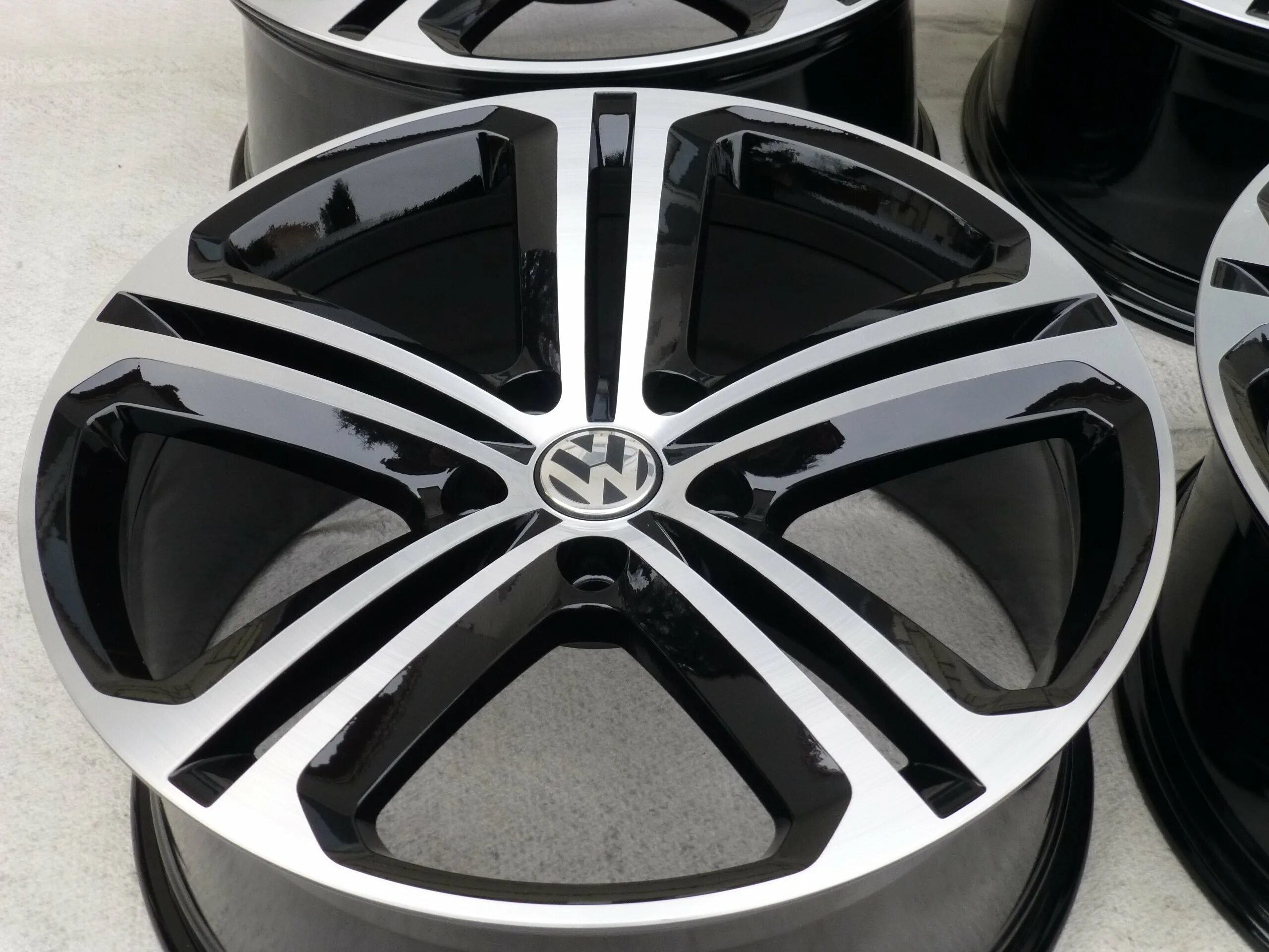 Туарег колеса r21. 7p6601025c. Диски туарег nf r19. Vw touareg r19. 7p6601025ac88z.