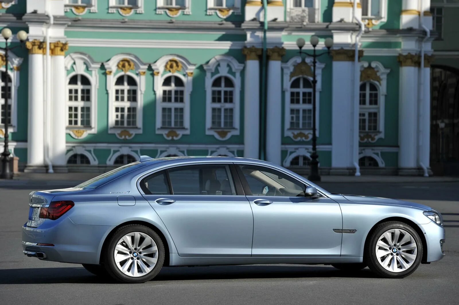 Бмв 7 россия. BMW ACTIVEHYBRID 7. BMW ACTIVEHYBRID 7 2013. BMW 7 Series 2012. BMW 7 2013.