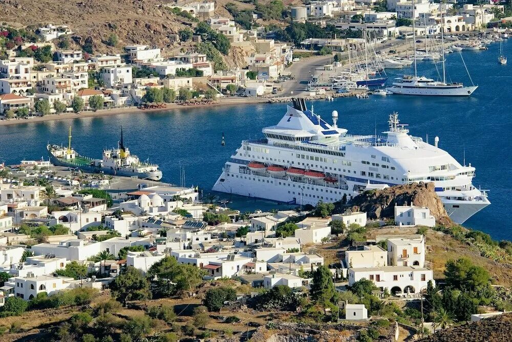 Piraeus Греция. Круиз Измир Греция. Круизный лайнер Греция. Греция средиземноморье