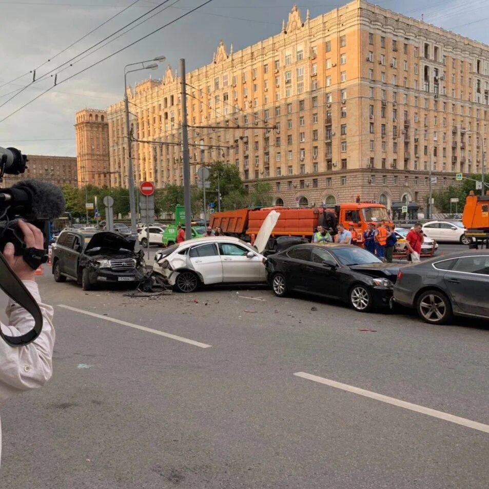 Новости что там нового. Толпа народу на митинге. Новости 76 регион в ярославле. Новости что там нового. Вынужденные переселенцы.