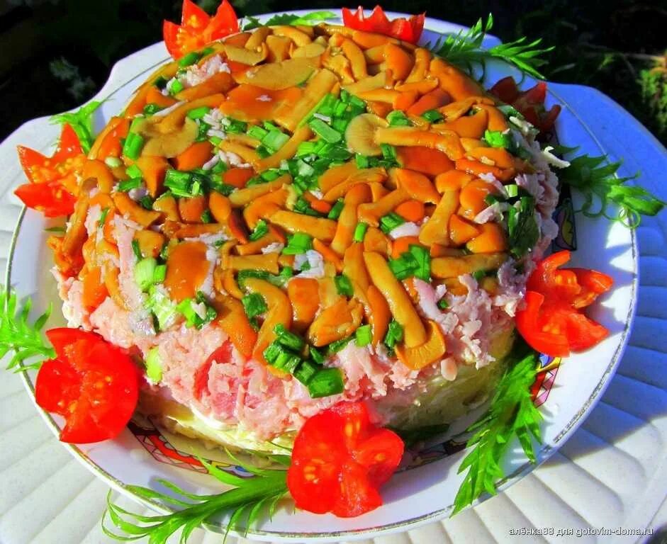 Салат праздничный фото. Летние салаты на день рождения. Салат на день рождения вкусные и красивые. Праздничные вкусные салаты на день рождения. Самые вкусные салаты на день рождения.