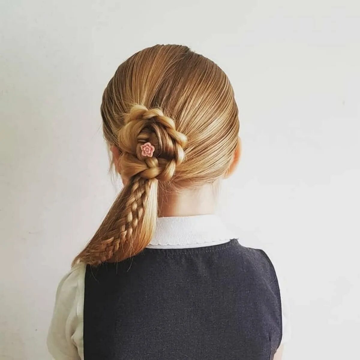 красивые прически в школу. прически для школьниц. красивые причёски для девочек. прическа в школу 9 класс. прическа в школу 9 класс.