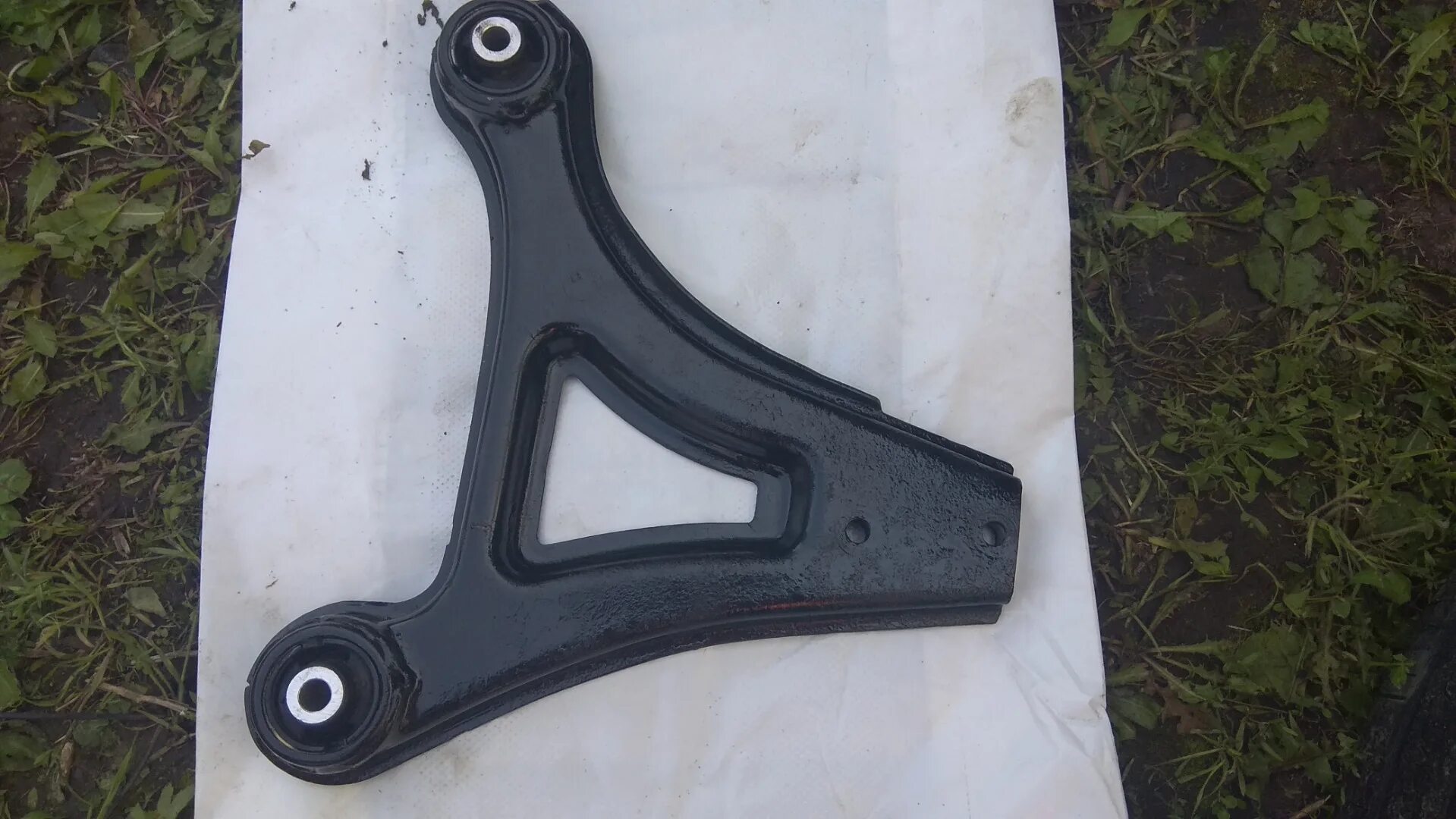 Подвеска volvo s80 ii. Mitsubishi lancer 9 года правый нижний рычаг. Рычаг бмв е46. Рычаг передней подвески киа церато 2007. Нижний рычаг volvo 30 683 067.