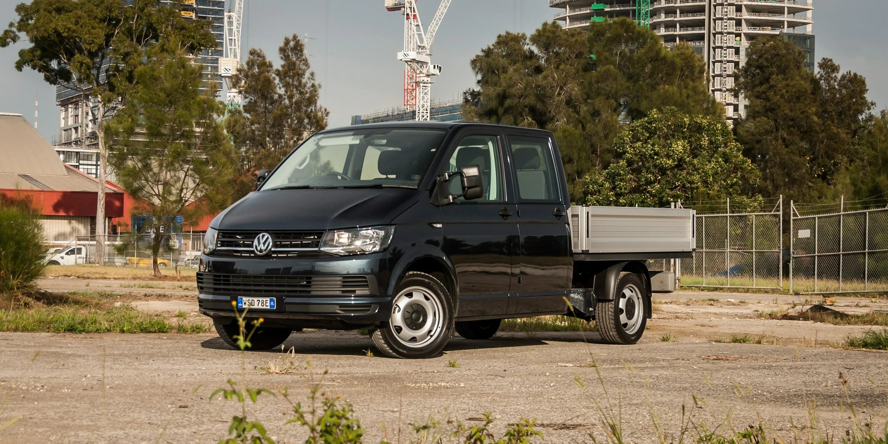 Купить фольксваген грузовой. Volkswagen Transporter t6 пикап. VW Transporter t5 бортовой. Фольксваген грузовой бортовой т5. VW Transporter t6 Doka Double Cab шасси.