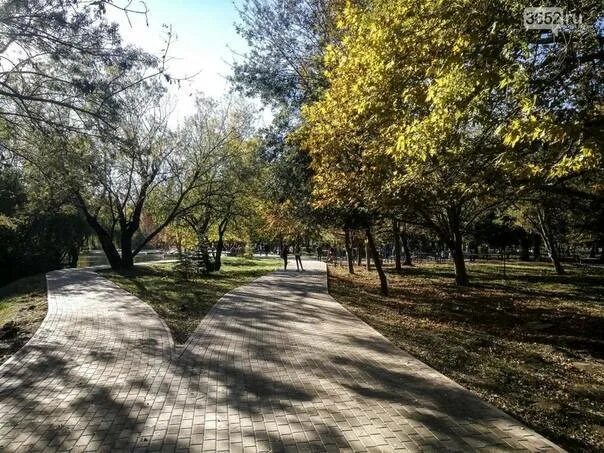 Погулять симферополе. Осенние парки Симферополя. Осень в городе Симферополь. Симферополь осенью в октябре. Осенний парк Симферополь.