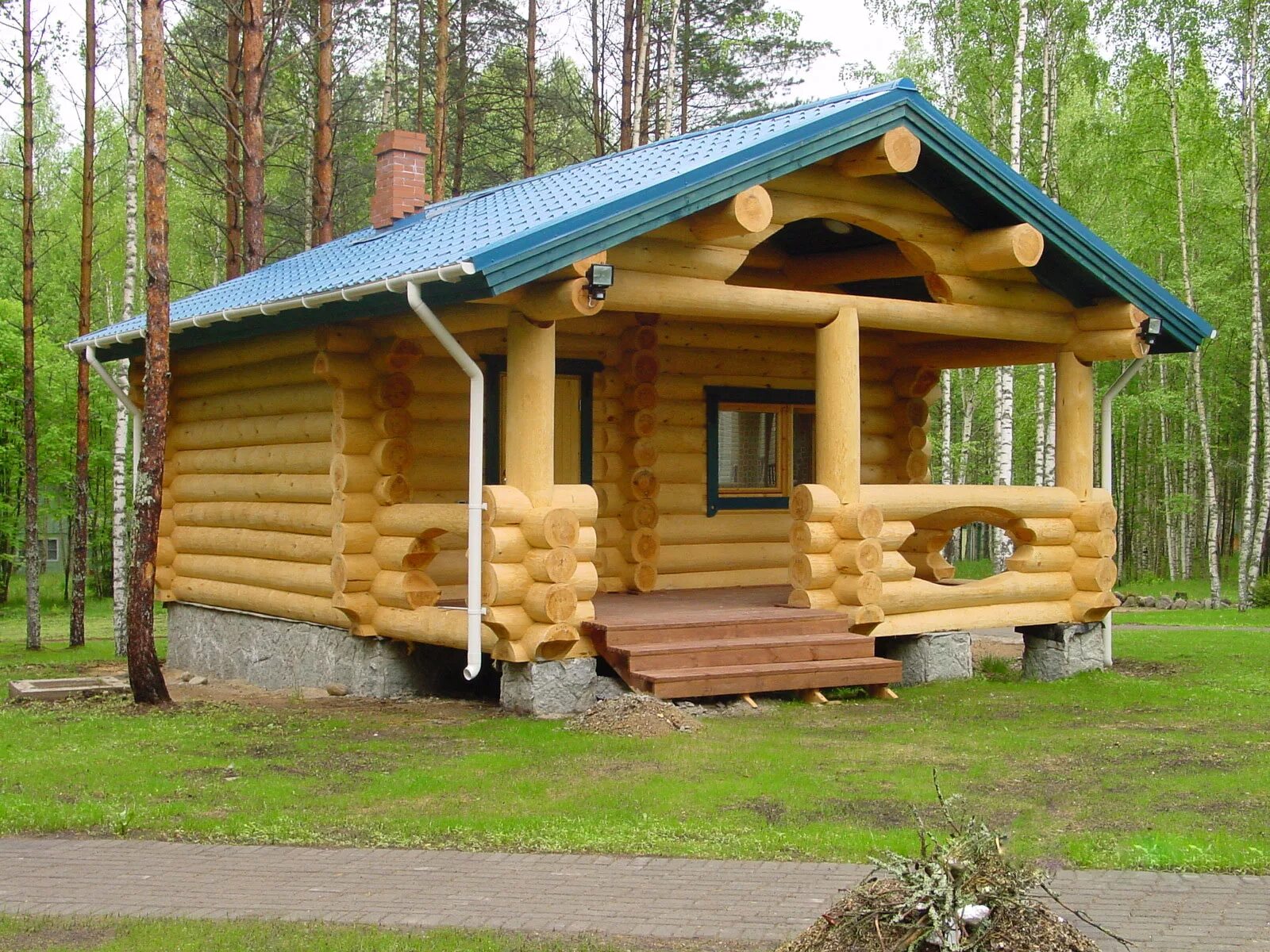 Сколько стоит баня из бревна. Баня из бревна. Баня из цилиндрического бревна. Бревенчатая баня. Баня из сруба под ключ.