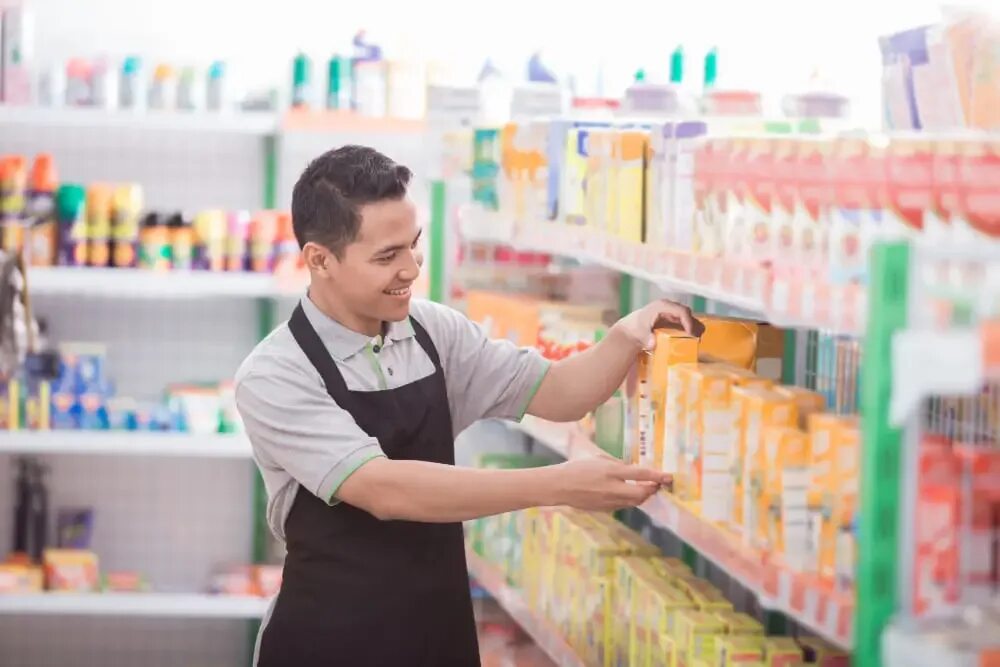 У хозяина магазин у хозяина. Shopkeeper funny. The shopkeepers. Shopkeepers. The shopkeepers.