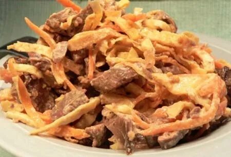 Салат с мясом свинины и морковью