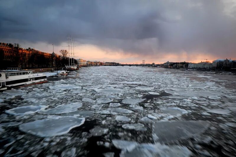 Осадки 24 9. Ледоход на Неве Питер. Красивый лед на Неве. Льдины на Неве. Затор. Зажор, ветровой нагон.