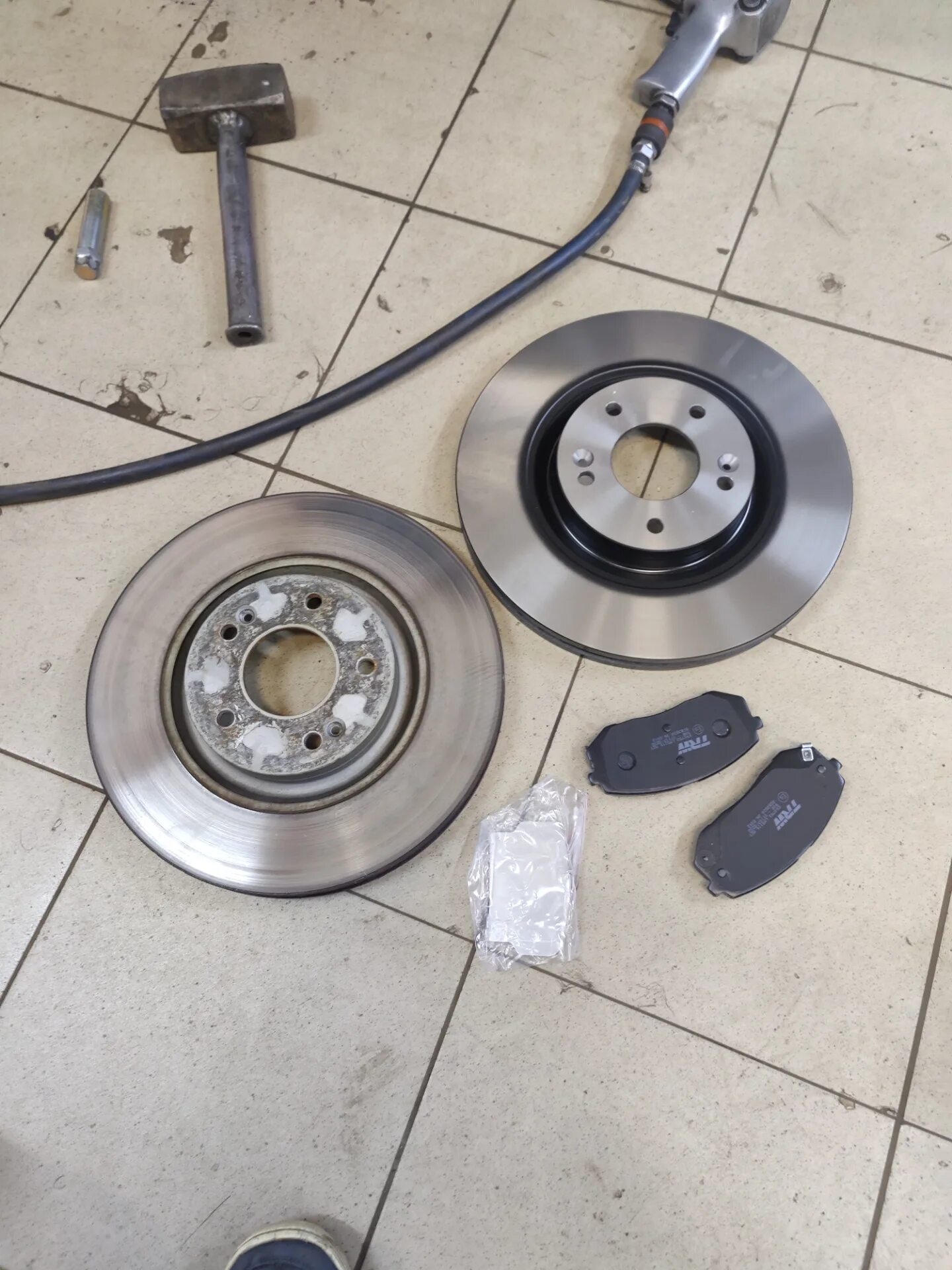 Тормозные диски 320. Тормозной диск 320 ниссан т32. 3683. Двухпоршневые тормоза на спортейдж 3 320мм. Тормозные диски 320.