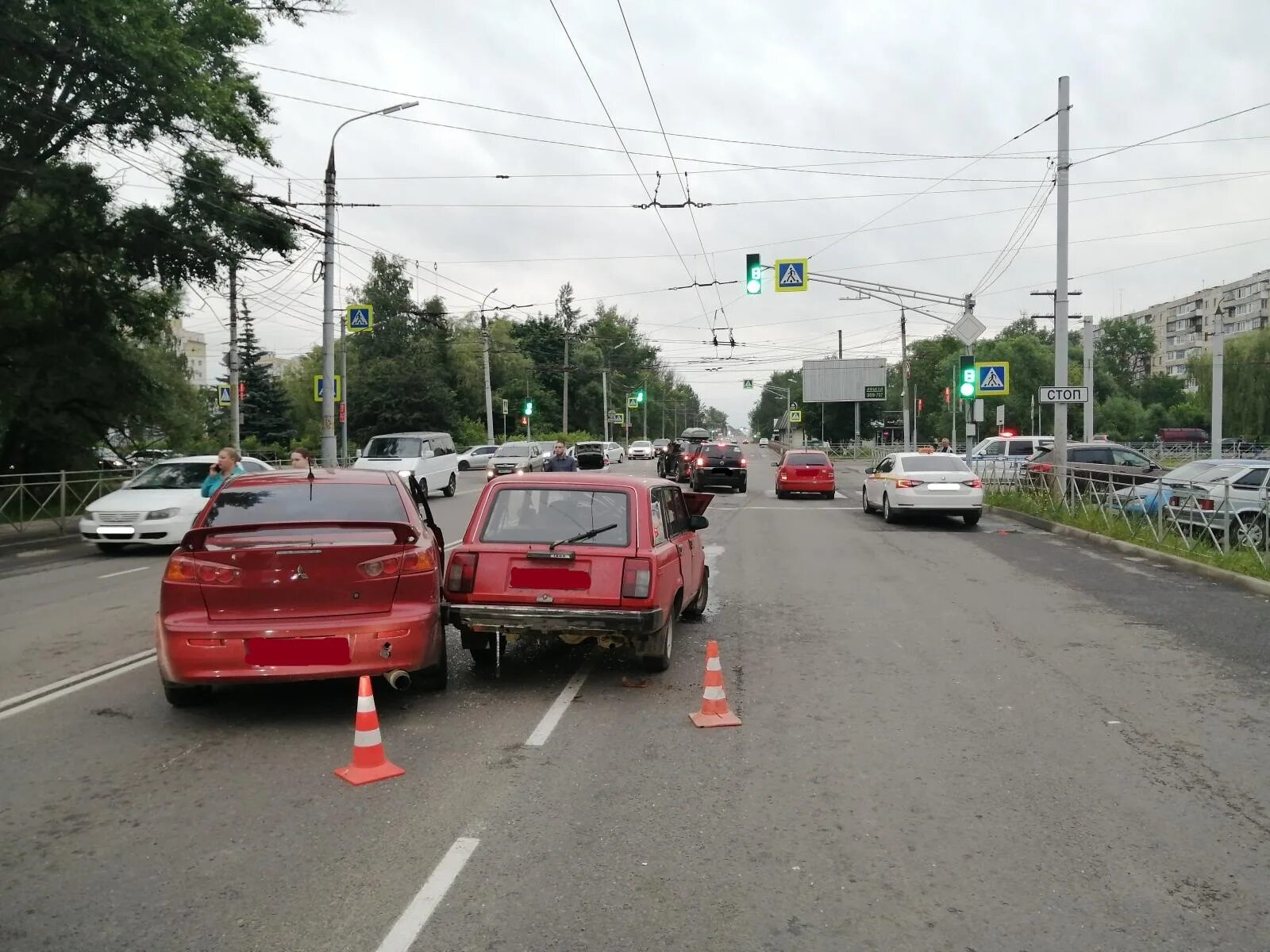 Авария на Московском шоссе в Орле. Орел ДТП на городской улице. Перекресток улица.