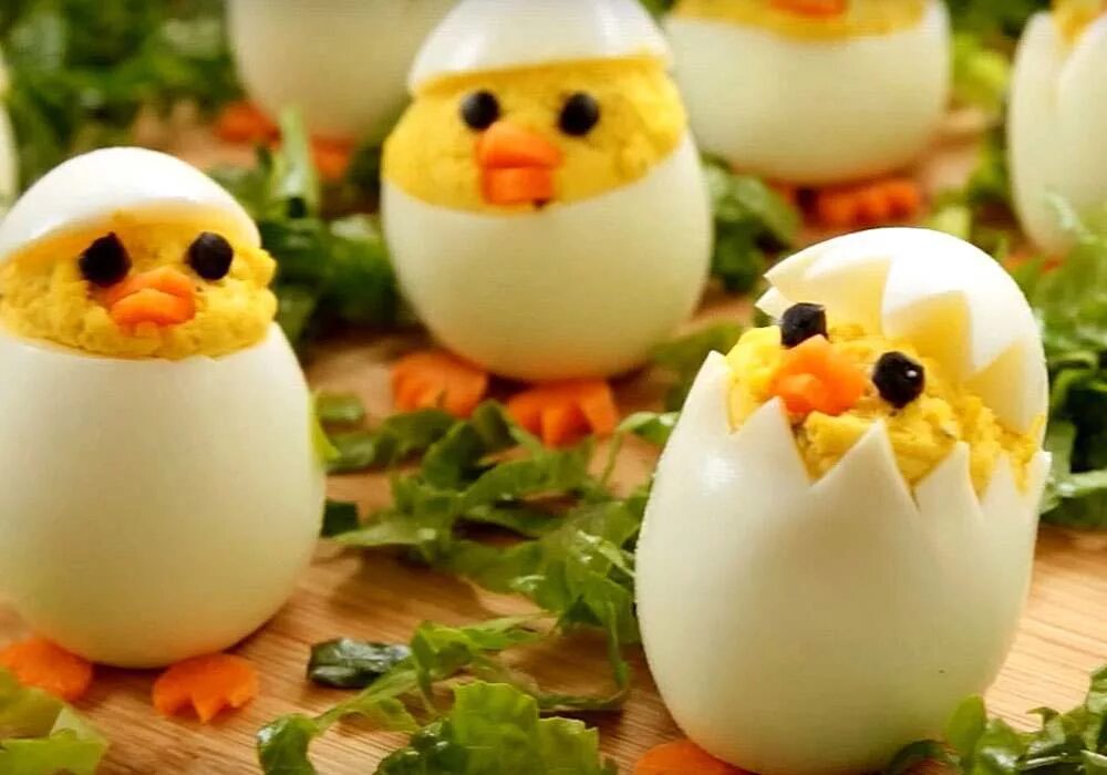 Блюдо из яиц и овощей. Фаршированные яйца. Закуски из яиц. Необычная подача вареных яиц. Украшение фаршированных яиц.