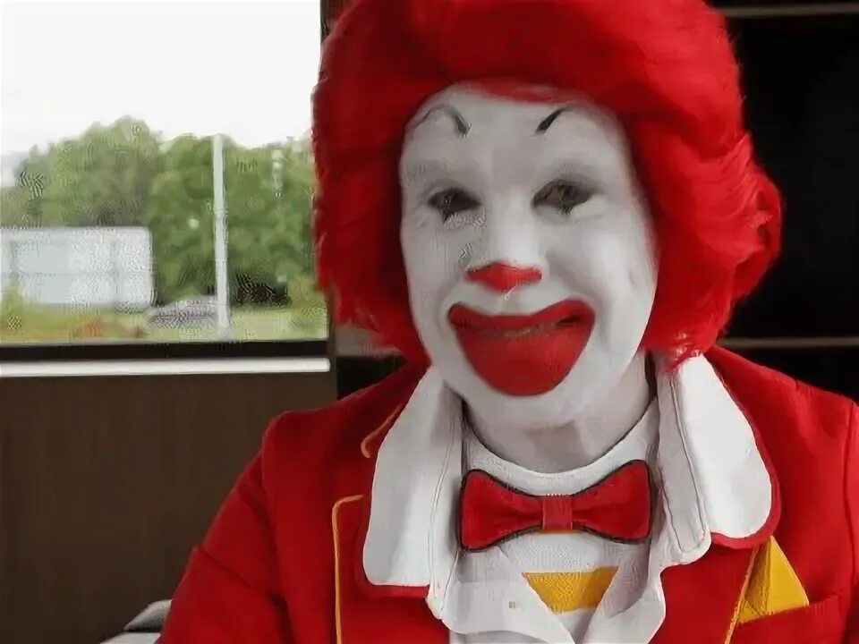 Клоун гифка. Клоун смеется. Цирковой клоун. Весёлые клоуны. Клоун gif.