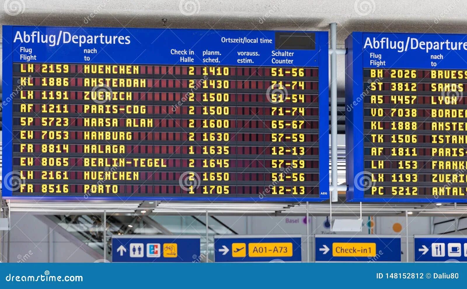 Check the departure board. Экран с расписанием полётов самолёта. airport departures screen. departure board. табло вылетов москва.
