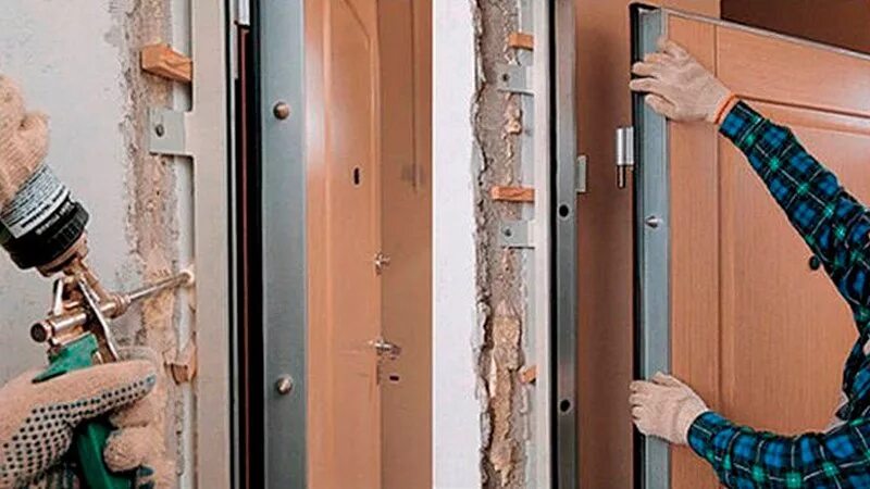Как поменять входную дверь в квартире