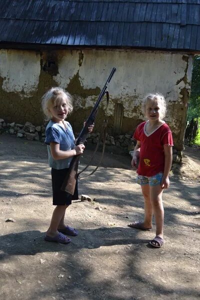 Мальчик стал рабом для девочки. Дети рабы. Мальчик стал рабом для девочки. Хочу стать рабом. Мужчина раб.