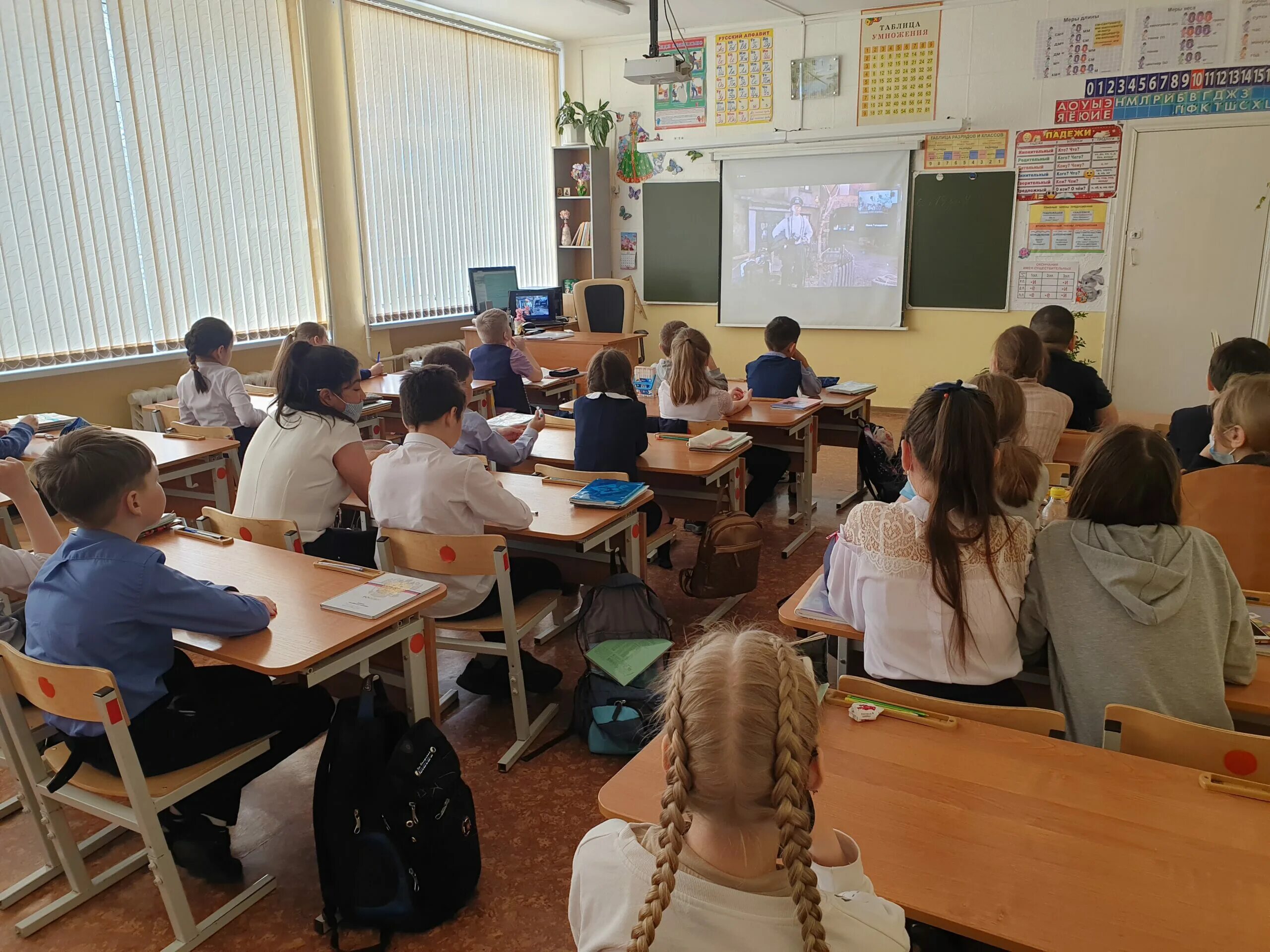 Новая школа в 15 мкр тобольск. Сош 2 тобольск. Школа 2 тобольск. Директор маоу сош 2 тобольск. Школа №2 тобольск.