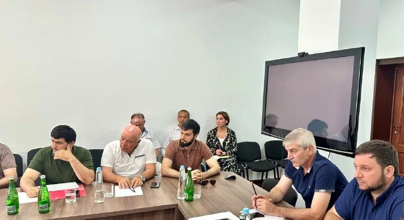 директор дирекция единого заказчика застройщика дагестан. директор дирекции единого заказчика рд тагир. дирекция госзаказчика. "дирекция единого госзаказчика-застройщика" лого. директор алиев багавдин салевович.