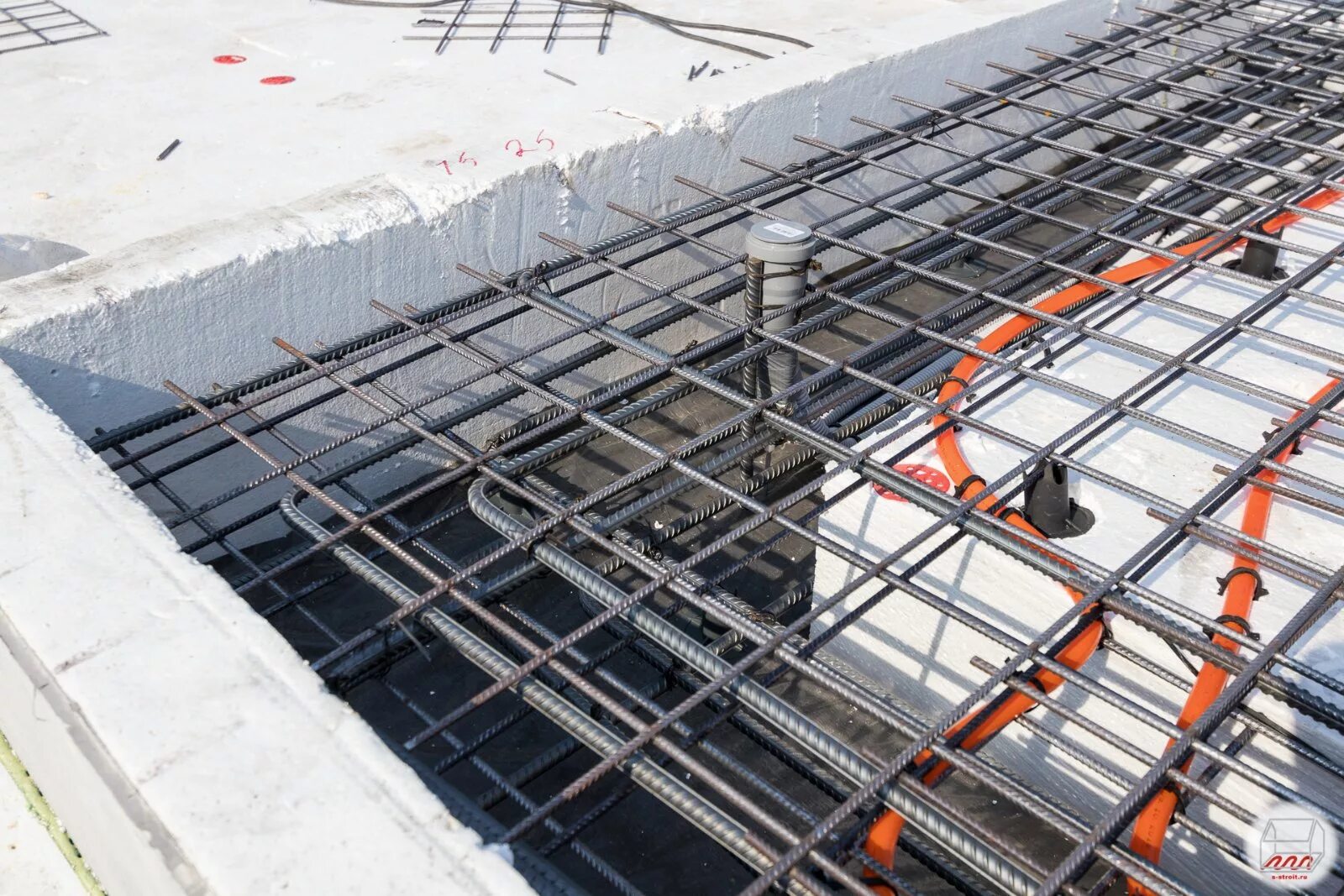 Армирование плиты 400 мм. Армирование фундаментной плиты 120 мм. Армирование плиты 300 мм. Плита перекрытия каркас арматуры. Какую арматуру для плиты.