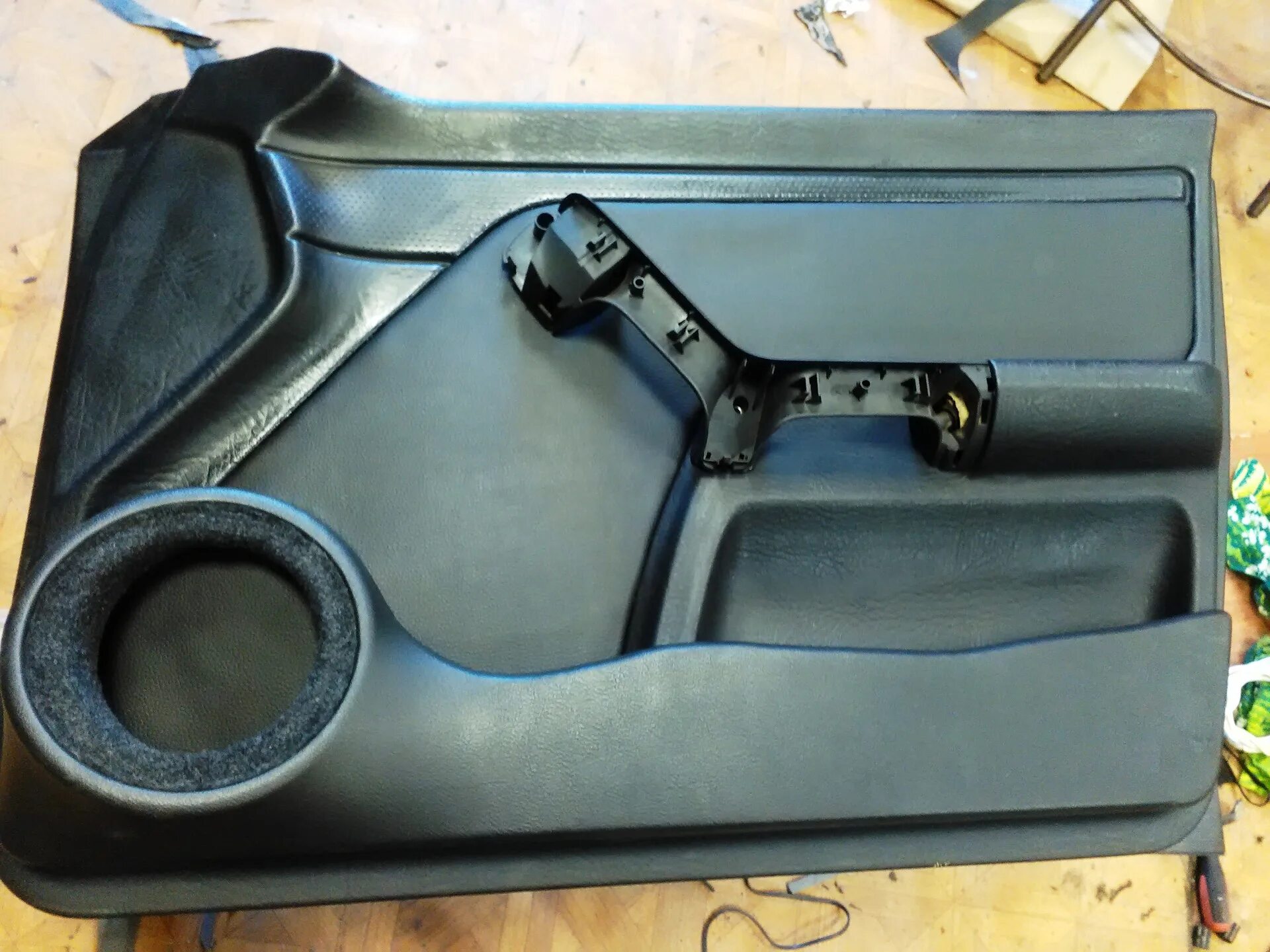 Подиумы на ауди 80 б3. Ауди 80 автозвук 25см динамики. Подиумы audi 80 b4. Подиумы для динамиков ауди 80 б3. Подиумы ауди.