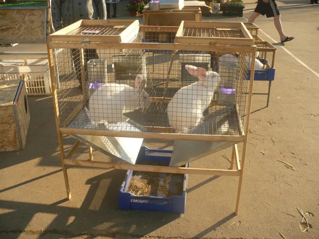 Кормушки и поилки для кроликов. Кормушки и поилки для кроликов. Клетки и кормушки для кроликов. Кормушки для кроликов своими руками. Кормушки для кроликов своими руками.