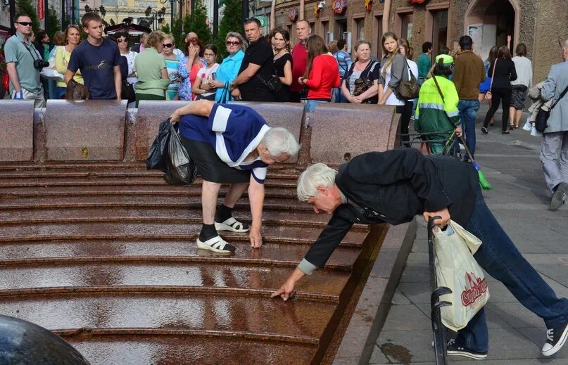 Отчего упала. Доходы россиян падают. Падение реальных доходов. Снижение реальных доходов россиян. Падение населения.