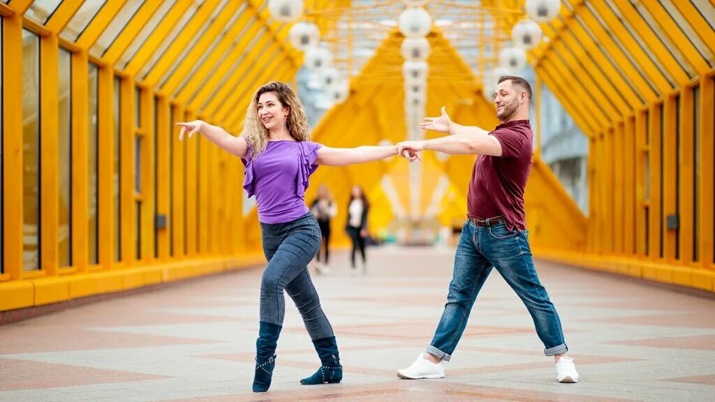 Dance moscow. Школа танцев движение. Пробное занятие по танцам. Движение танцы Москва. Школа танцев движение в Москве.