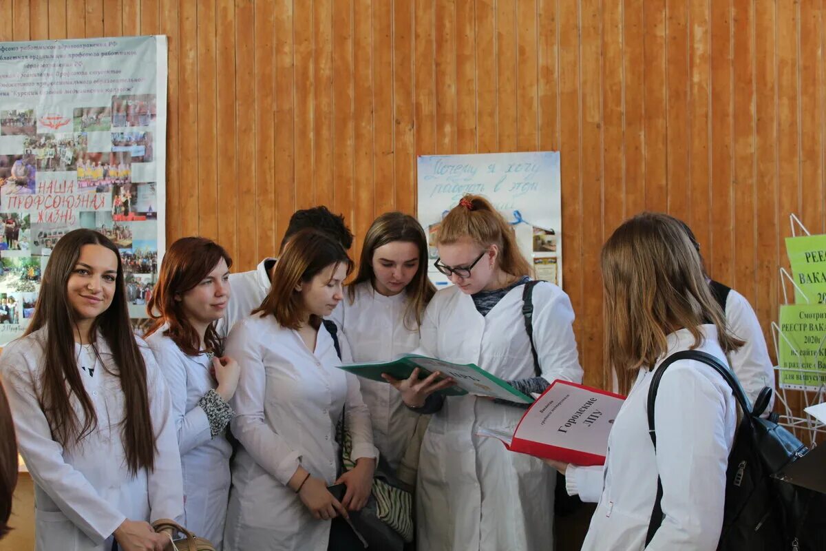 форма в мед колледже. мед колледж орел официальный сайт. учеба в мед колледже. медицинский колледж вакансии москва. медицинский колледж александров.