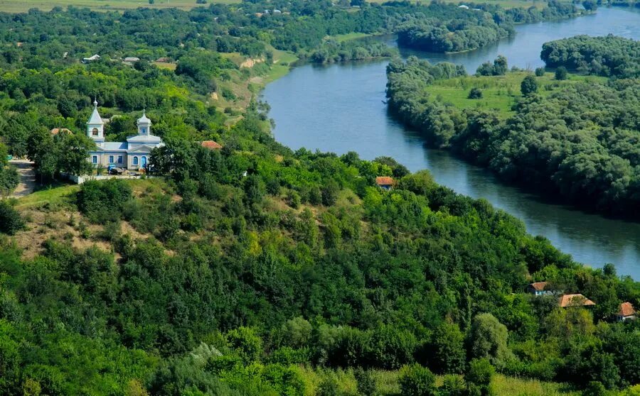 Молдавия это страна. Село Наславча Молдова. Наславча Днестр. Молдова Окница Наславча. Голубое озеро Наславча.