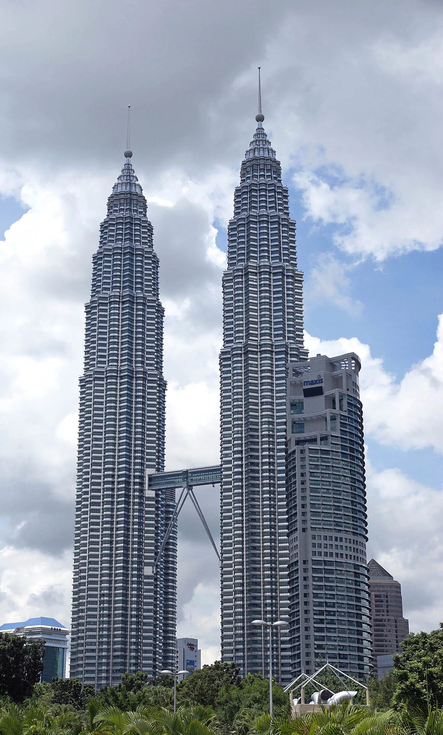 башни петронас куала-лумпур малайзия. шанхайская башня (632 м). две башни одна высотой. шанхай тауэр высота. башни-близнецы всемирного торгового центра высота.