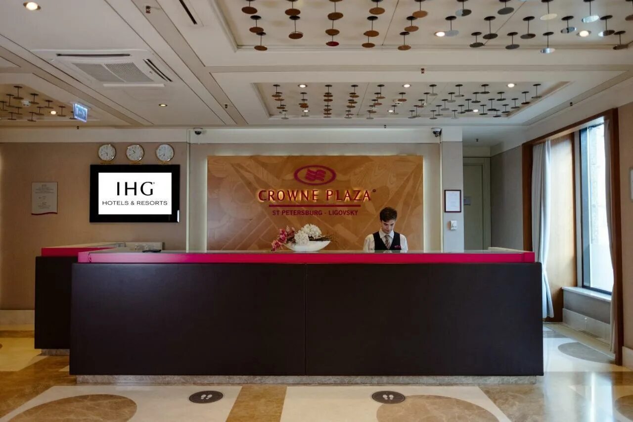 Crown by renaissance development. Crowne plaza санкт-петербург. crowne plaza санкт-петербург лиговский. отель краун плаза лиговский. crowne plaza st.petersburg-ligovsky лобби санкт петербург.